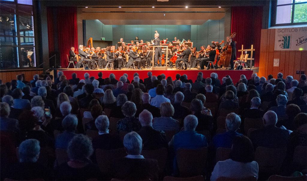 Das Heilbronner Sinfonieorchester unter der Leitung von Alois Seidlmeier trägt entscheidend zu einer Sternstunde des klassischen Operngesangs bei. Fotos: Fotomoment