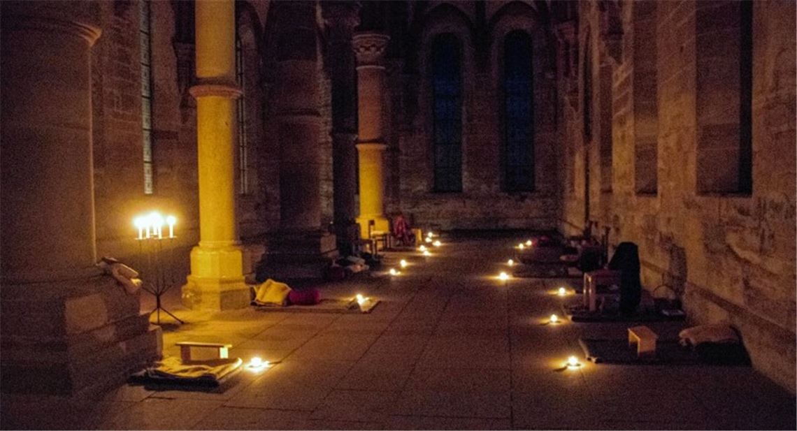 In der Mitte der Nacht beginnt der Tag In der Mitte der Nacht beginnt der Tag