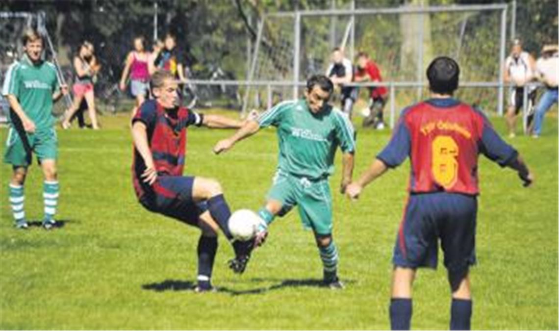 Das Hinspiel ging mit 1:0 an Zaisersweiher (in Grün). In der Folge rutschte Ötisheim durch viel Verletzungspech in die Abstiegszone. Nun werden die Karten neu gemischt.
Archivfoto: Fotomoment