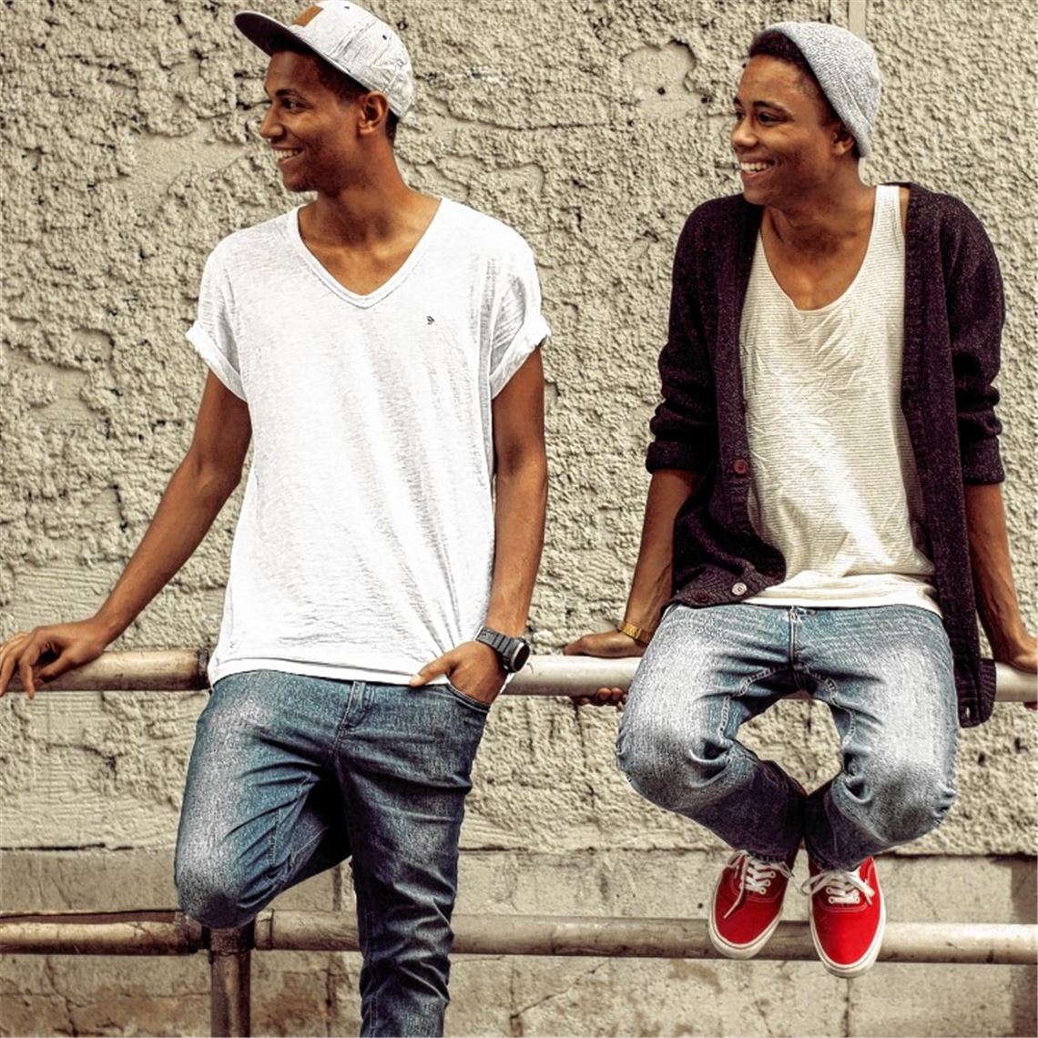 Das Hip-Hop Duo Sam ist mit erst 17 und 18 Jahren noch relativ jung. Und doch haben sie bereits einen Plattenvertrag beim Label Chimperator Productions in Stuttgart.