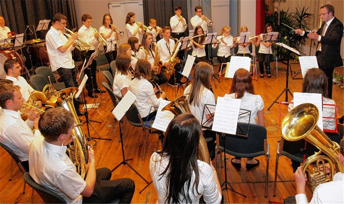 Das Jugendorchester unter der Leitung von Christian Werner beeindruckt das Publikum mit seinem erstaunlichen Können. Fotos: Appich