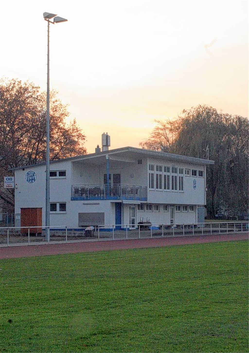 Das Käppelestadion ist zwar gewissermaßen die Heimstatt der Fvgg 08 Mühlacker, dort steht auch deren Clubheim. Doch die Sportanlage selbst ist Eigentum der Stadt. Foto: Eigner