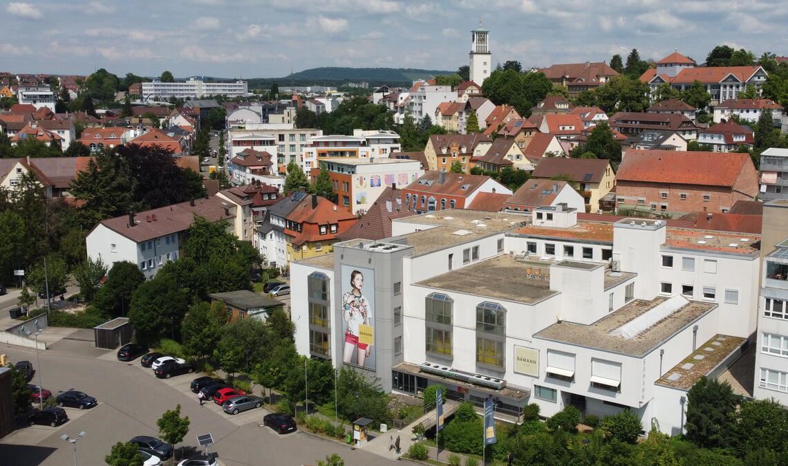 Das Kaufhaus Sämann ist oft mit dem Leben seiner Kundinnen und Kunden verknüpft, die nun ohne das Modehaus in Mühlacker auskommen müssen. Fotos: Archiv (2)/privat (2)