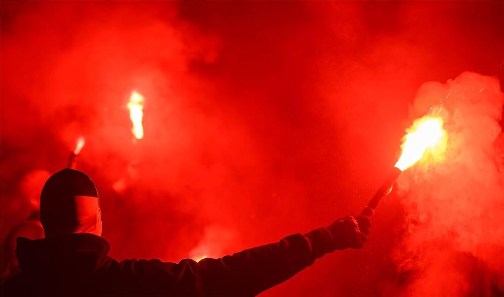 Das Kind wurde durch Pyros schwer verletzt. (Symbolbild)