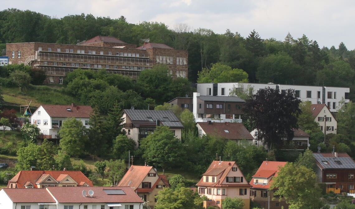 Das Kinderzentrum mit dem Alt- und Neubau in Maulbronn an der Knittlinger Steige. An der Klinik soll eine kinderärztliche Versorgung geschaffen und stufenweise ausgebaut werden. Foto: Archiv/Disselhoff