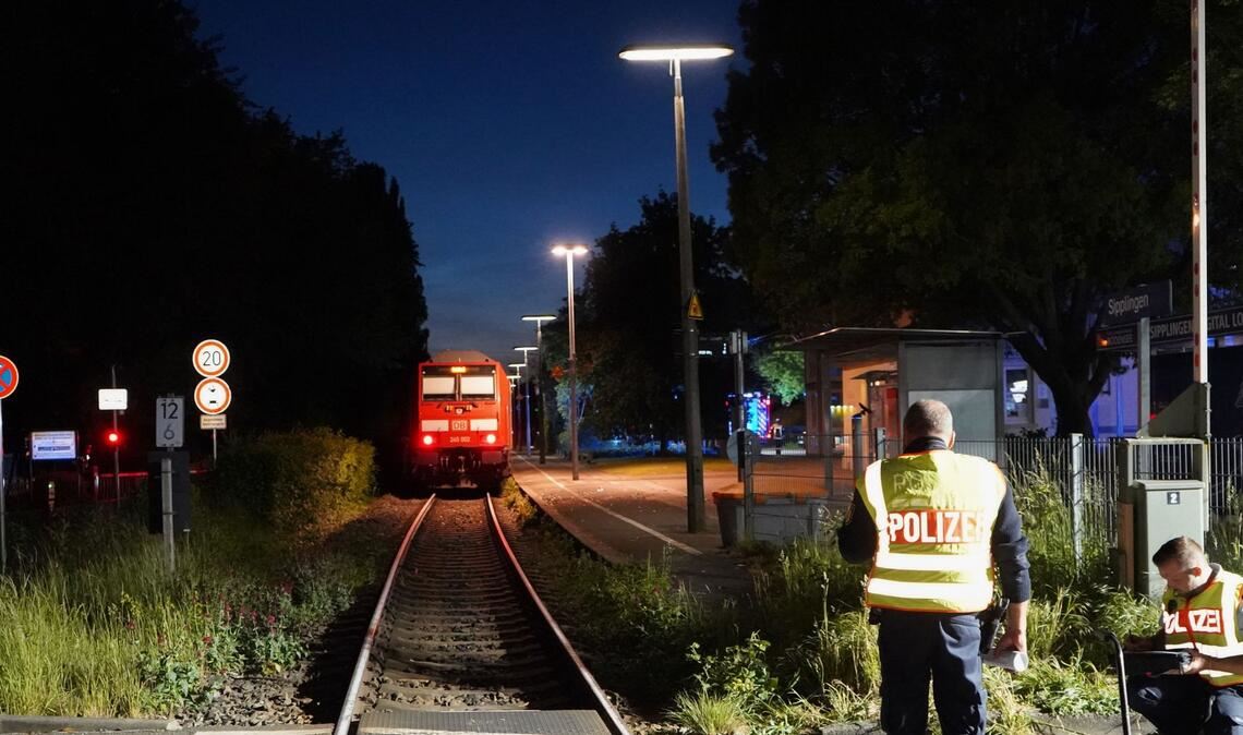 Das Kleinkind wurde von einem Zug erfasst und dabei tödlich verletzt.