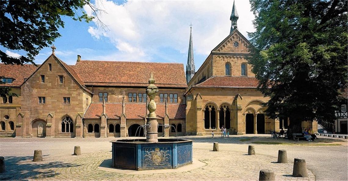 Das Kloster Maulbronn lockt jährlich 300000 Gäste nach Maulbronn. Die Stadt geht behutsam mit der Leuchtturmfunktion der Welterbestätte um. Foto: Staatliche Schlösser und Gärten