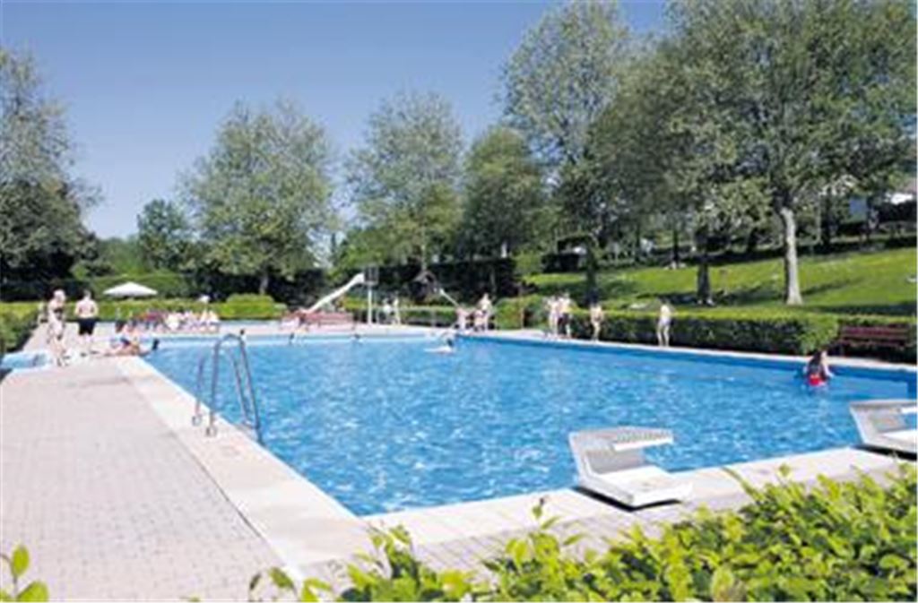 Das Knittlinger Freibad soll auch für jene zugänglich sein, die in der Haushaltskasse wenig Spielraum für das Eintrittsgeld haben.Archivfoto: Tilo Keller