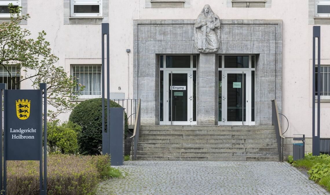 Das Landgericht Heilbronn sprach fünf Männer der Fälschung von Daten und des Missbrauchs von Ausweispapieren schuldig.