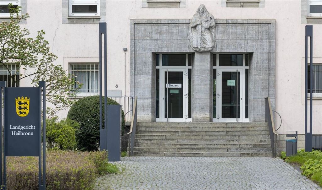 Das Landgericht Heilbronn sprach fünf Männer der Fälschung von Daten und des Missbrauchs von Ausweispapieren schuldig.