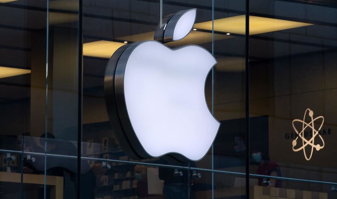 Das Logo von Apple: Das Technologieunternehmen will mit dem Chipkonzern Broadcom zusammenarbeiten.