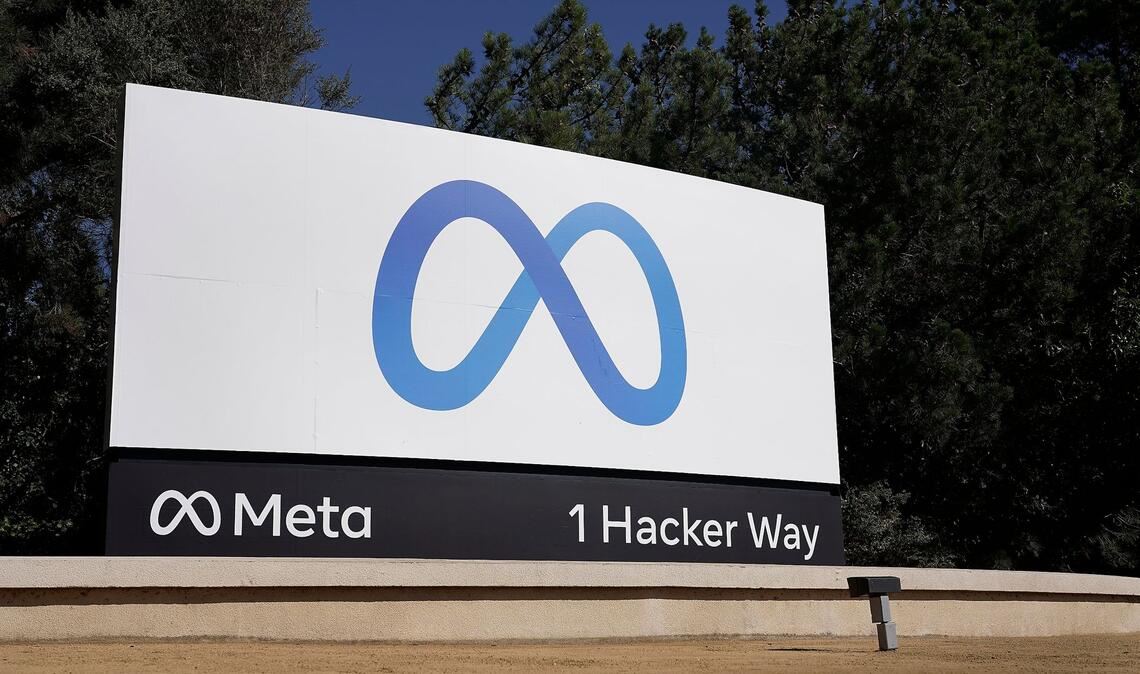 Das Logo von Meta vor der Unternehmenszentrale in Menlo Park, Kalifornien. Meta musste die Clip-Plattform Giphy verkaufen - und verlor dabei viele Millionen.