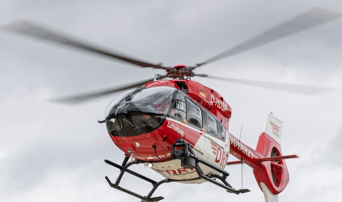 Das Mädchen wurde mit einem Rettungshubschrauber in ein Krankenhaus geflogen, in dem es seinen schweren Verletzungen erlag (Symbolbild).