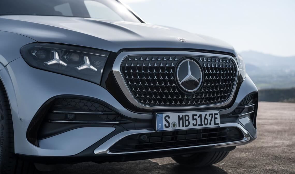 Das Markenzeichen dominiert: Mercedes hat den neuen GLE unter anderem optisch überarbeitet – und die Sterne auch im Scheinwerfer untergebracht. Klicken Sie sich durch unsere Bildergalerie.