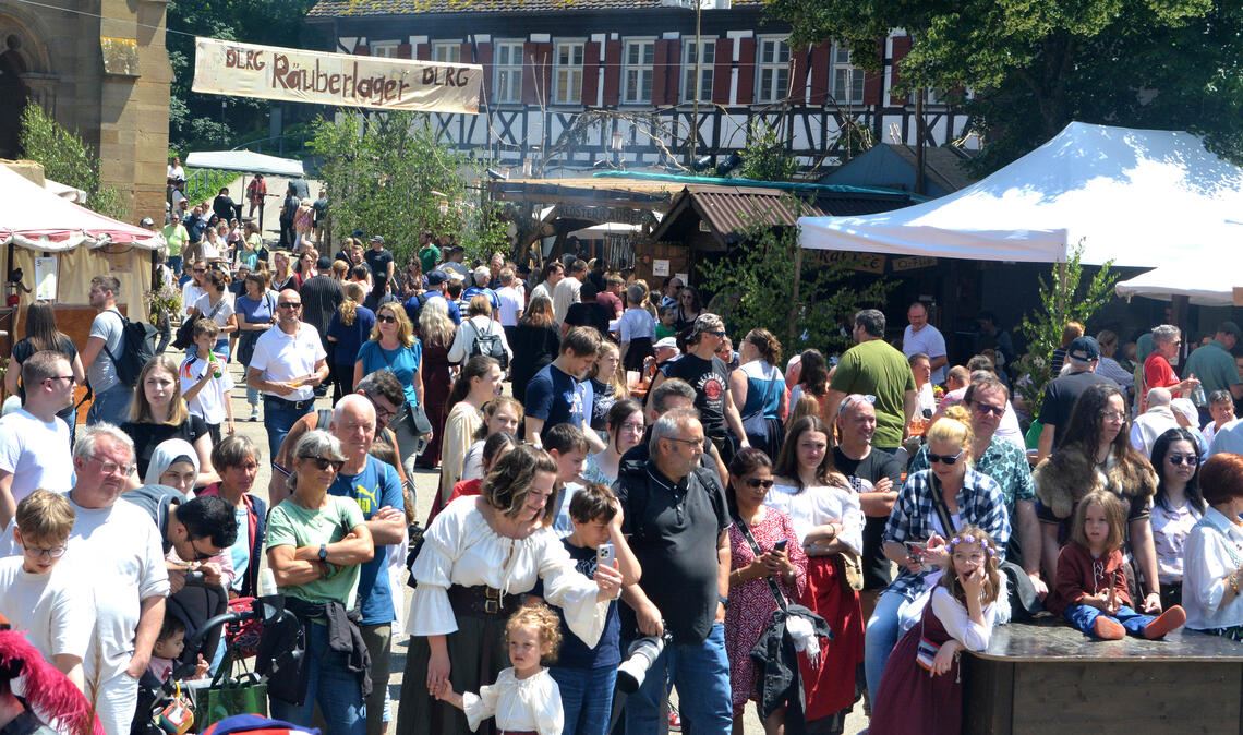 Das Maulbronner Klosterfest, das gegen Ende Juni 2024 stattfand, hat zahlreiche Gäste angelockt. Eine Neuauflage des Publikumsmagneten soll erst wieder im Jahr 2027 über die Bühne gehen. Wer es dann organisieren wird, steht derzeit noch in den Sternen. Der veranstaltende Förderverein Maulbronner Kultur erlebt aktuell einen Umbruch. Archivfoto: Stahlfeld