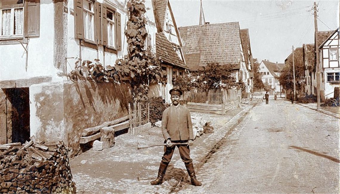 Das Motiv für das Titelbild von Sindlingers Buch: der Mühlhäuser Eisenbahnarbeiter Wilhelm Bürle, der den Mordbrenner Wagner in der Tatnacht mit seinem Karst niedergeschlagen hat.
