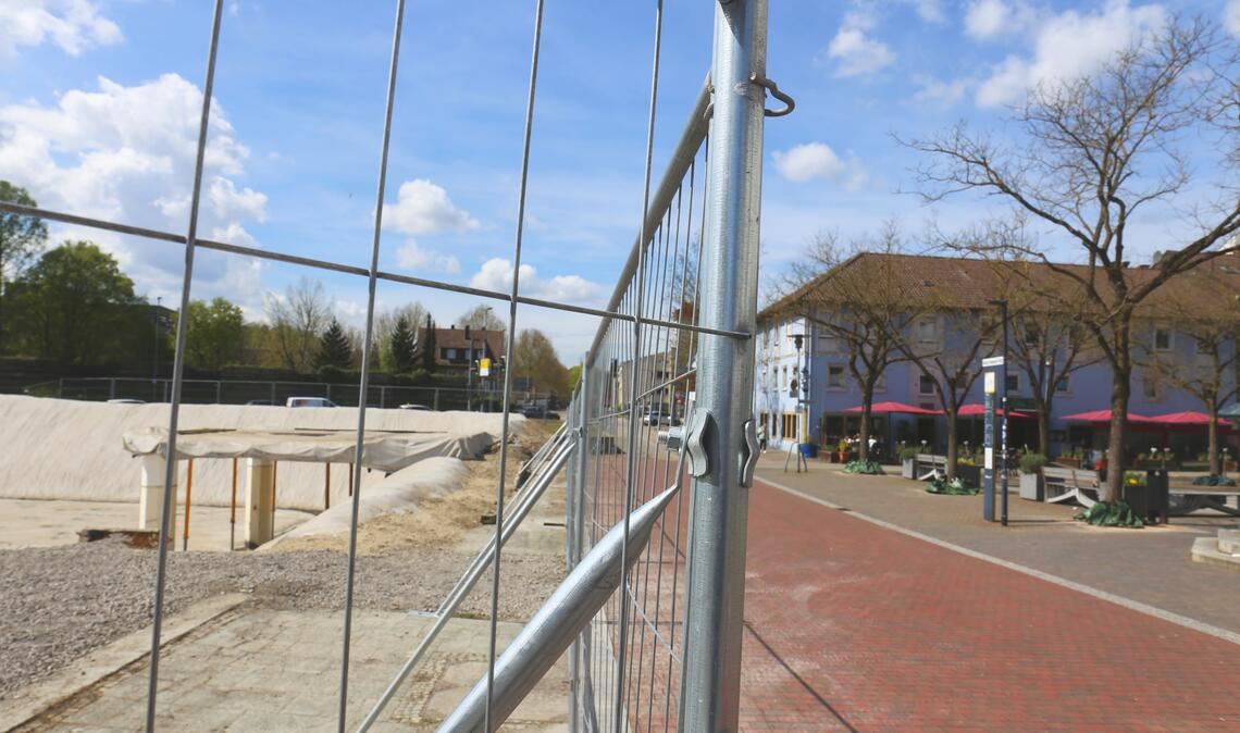 Das Mühlehof-Loch wird wieder Thema im Rat. Foto: Schüller