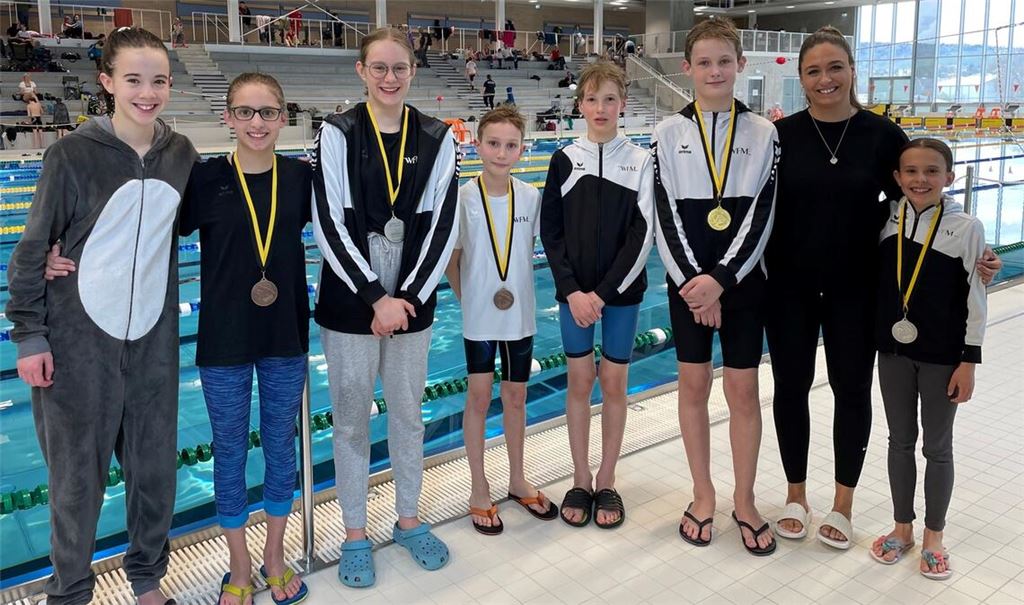 Das Nachwuchsteam 1 in Stuttgart mit Trainerin Leonie Jaeckle.