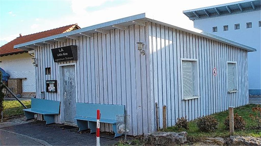 Das Ötisheimer Jugendhaus „Little Aize“ zieht in größere Container um. An der bisherigen Unterkunft zeigt der Förderverein „Aktivspielplatz Mühlacker“ Interesse.