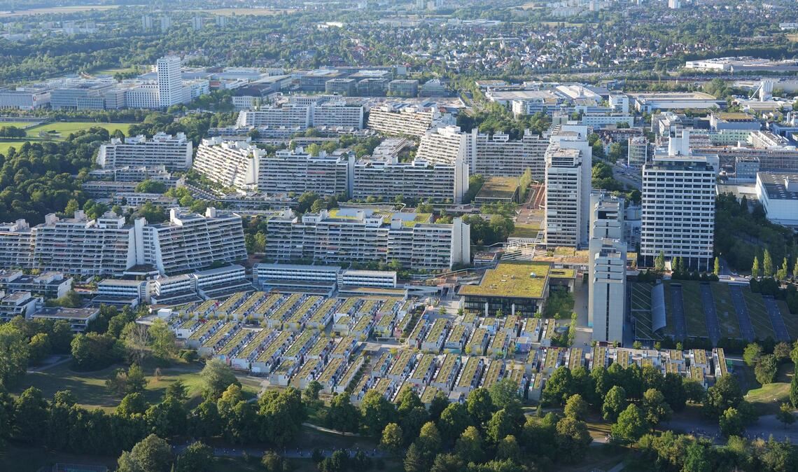 Das Olympische Dorf der Sommerspiele 1972 in München bietet heute viele Wohnungen. (Archivbild)