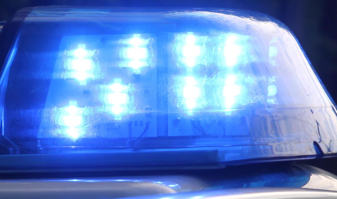 Das Opfer und die mutmaßliche Täterin stünden, teilen Polizei und Staatsanwaltschaft mit, in einer „familiären Beziehung“. Symbolfoto: Archiv