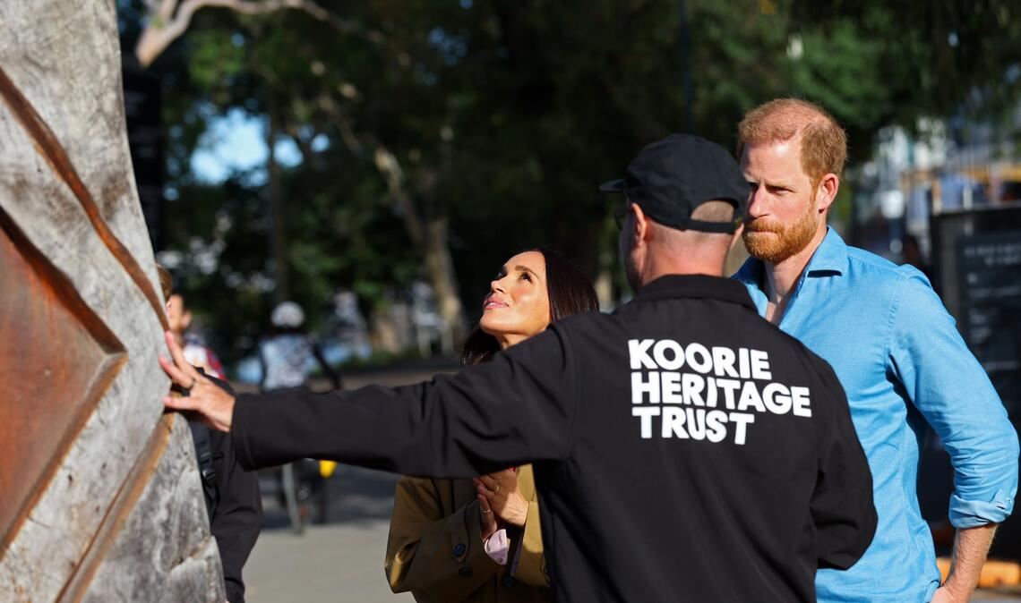 Das Paar ließ sich in Australien in die Kultur Ureinwohner einführen.