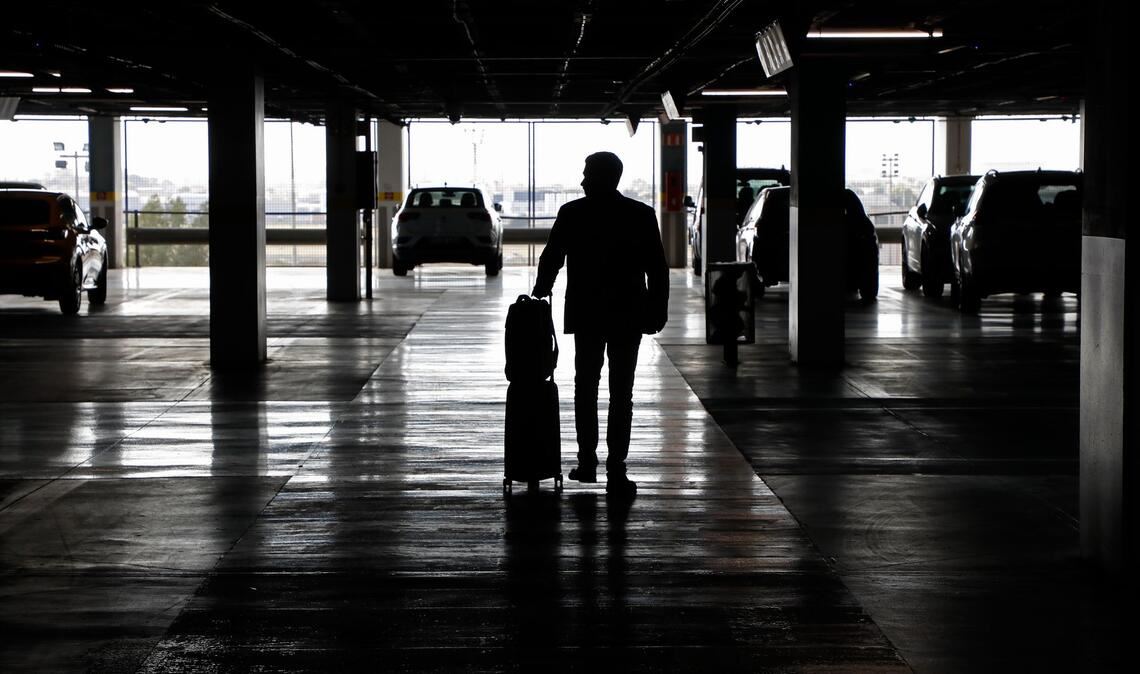 Das Parkhaus einer Autovermietung. Mietwagen werden über Ostern in Deutschland teurer sein als im Vorjahr, in etlichen anderen Ländern jedoch günstiger. (Symbolbild)