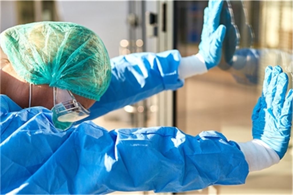 Das Personal in den Kliniken ist wegen Corona im Dauerstress und sieht kein Licht am Ende des Tunnels. Foto: Robert Kneschke/stock.adobe.com
