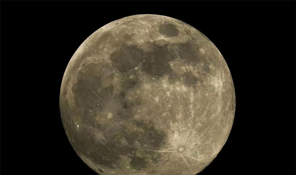 Das Phänomen Supermond begeistert immer wieder zahlreiche Menschen. (Archivbild)