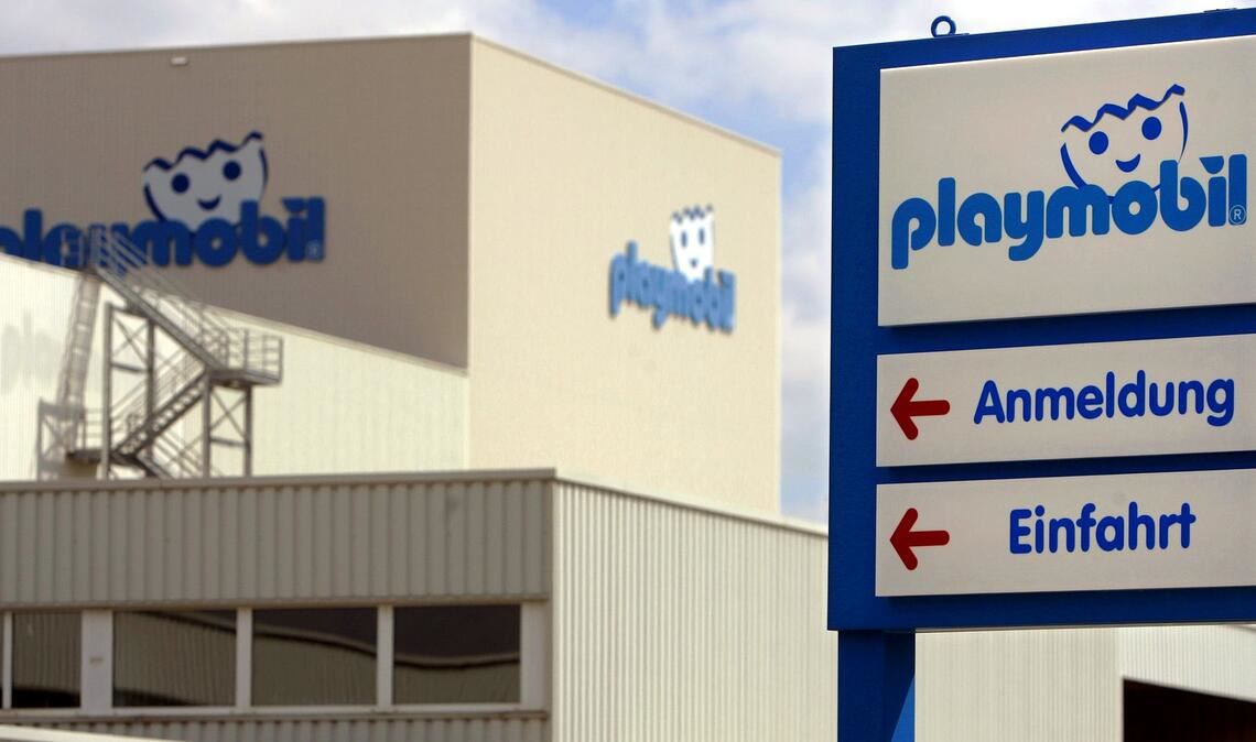 Das Playmobil-Werk in Dietenhofen, einziger Produktionsstandort in Deutschland für die Spielzeug-Figuren, soll planmäßig Ende Juni schließen. (Archivbild)