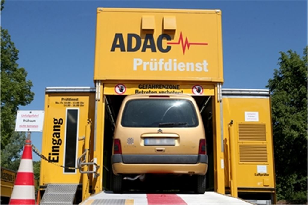 Das Prüfteam des ADAC macht wieder Station in Enzberg.Foto: privat
