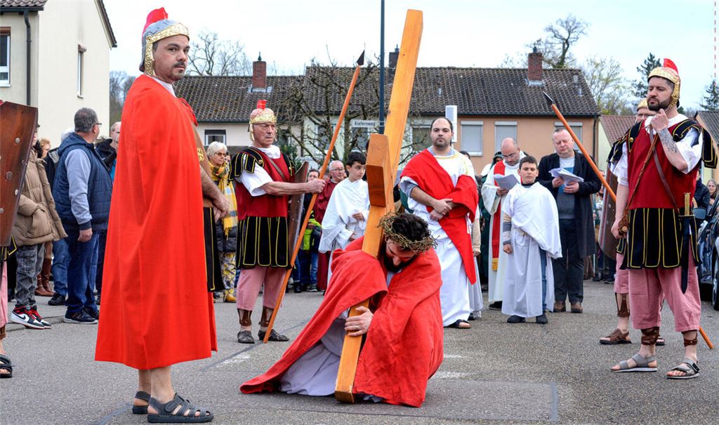 Das Publikum leidet mit: Ciro Micucci verkörpert erstmals Jesus Christus. Fotos: Stahlfeld