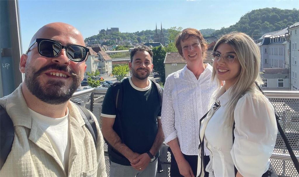 Das Redaktionsteam von „Amal, Frankfurt!“ auf Recherchereise   in Marburg: Ronnie Darwish, Haytham Abo Taleb, Julia Gerlach  und Souzan Nassri (v.l.)