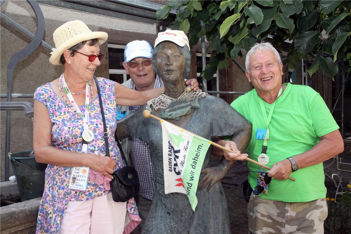 Das SWR 4 Badenradio begeistert die Besucher und Hörer live in und aus Schützingen. (Foto: Hansen)