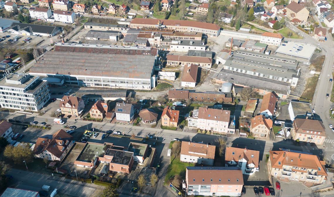 Das Schenk-Areal in Maulbronn, auch unter dem Namen MWK-Gelände bekannt, soll mit Wohnungen, Dienstleistungen und Handel entwickelt werden. Doch momentan sind das immer noch nur Visionen, denn der aktuelle Besitzer hat das Gelände nicht wie im Juni erwartet an einen Investor verkauft. Foto: Archiv/Fotomoment