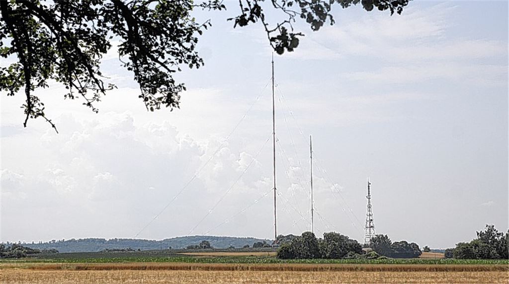 Das Schicksal des großen Sendemasts, der für viele Mühlackerer eine symbolische Bedeutung hat, ist weiter unklar. Foto: Wagner