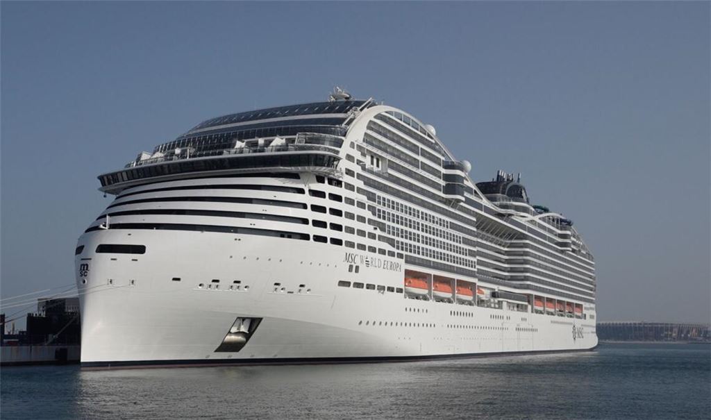 Das Schiff hat den Hafen in Neapel erreicht. (Symbolbild)