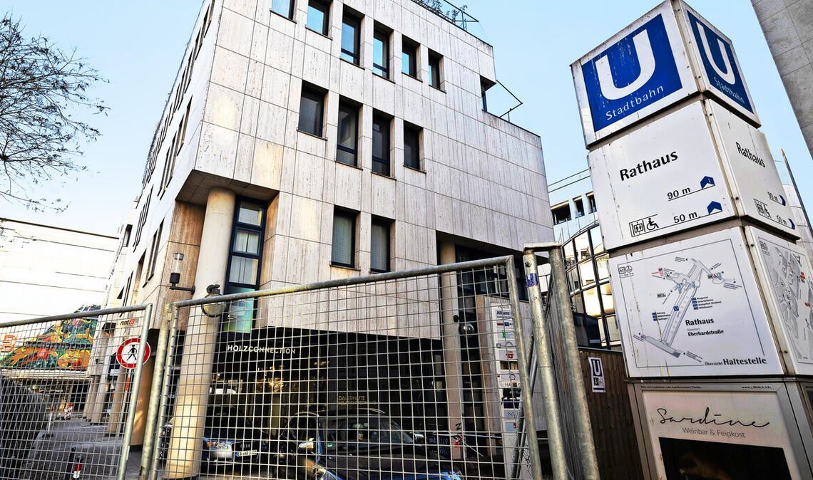 Das Schwabenzentrum an der Haltestelle Rathaus wird abgerissen.