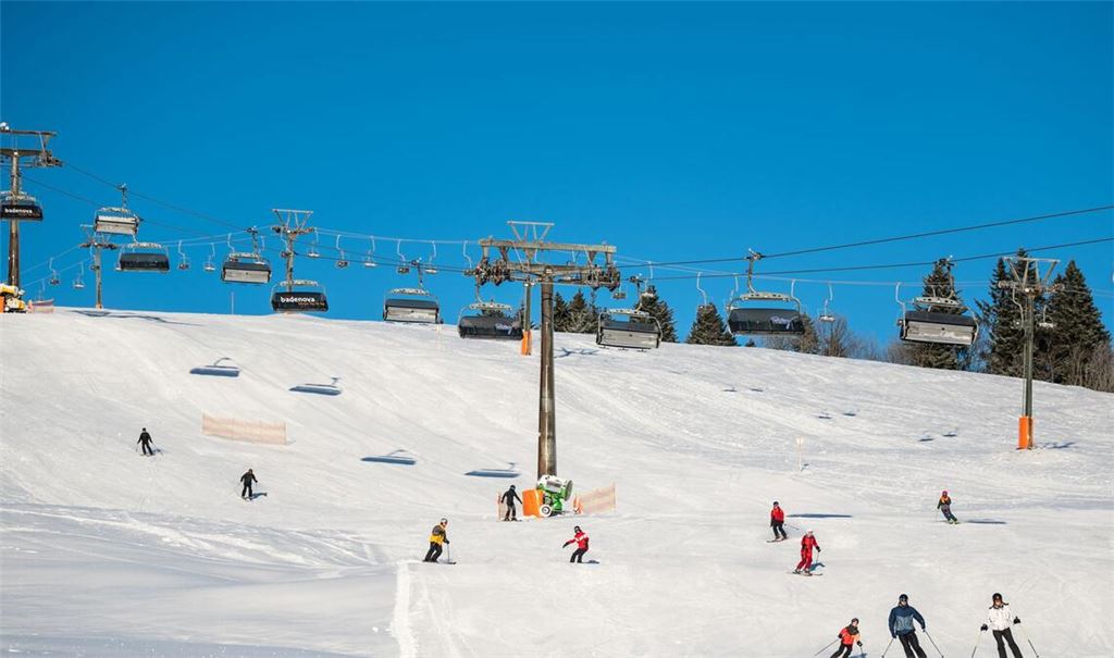Das Skigebiet Feldberg plant den Saisonstart für eine November. (Archivbild)