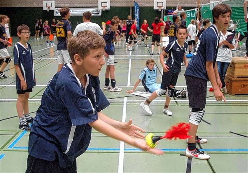 Das Spiel im Blick hat Daniel Adelsberger mit seinen Mannschaftskameraden von der Jugend 11 bis 14 Jahre von Indiaca Ötisheim. Fotos: Fotomoment