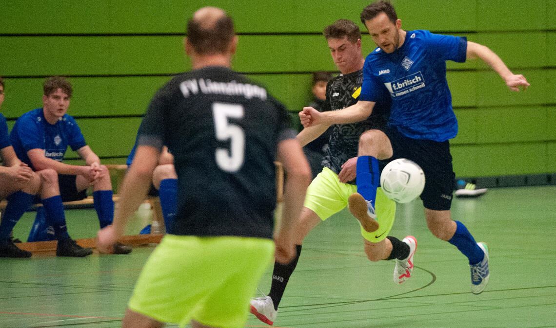 Das Spiel um Platz drei entscheidet der FC Viktoria Enzberg mit einem 3:2 gegen ...