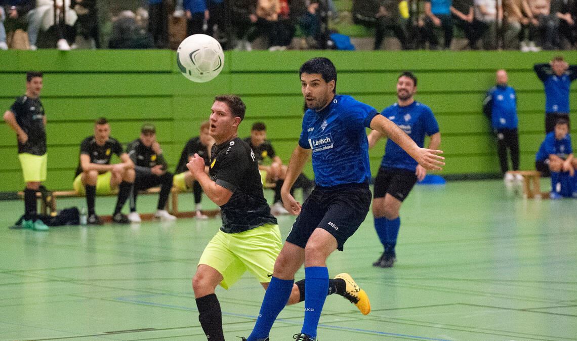 Das Spiel um Platz drei entscheidet der FC Viktoria Enzberg mit einem 3:2 gegen ...