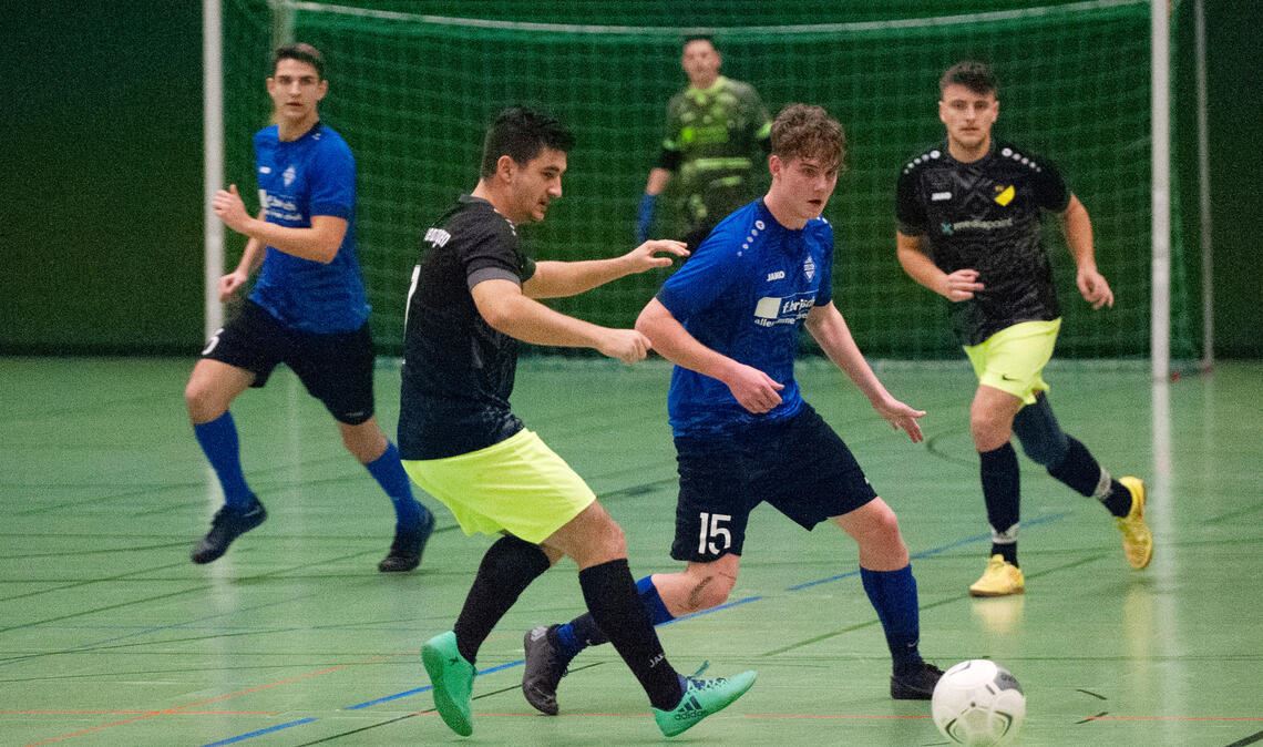 Das Spiel um Platz drei entscheidet der FC Viktoria Enzberg mit einem 3:2 gegen ...