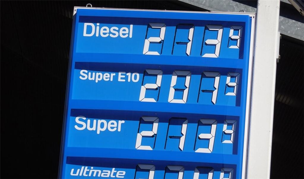 Das Spritpreispaket der Bundesregierung soll Benzin- und Dieselpreise an Tankstellen günstiger machen und die Versorgung sichern. Aber wann soll die neue Spritpreis-Bremse kommen.