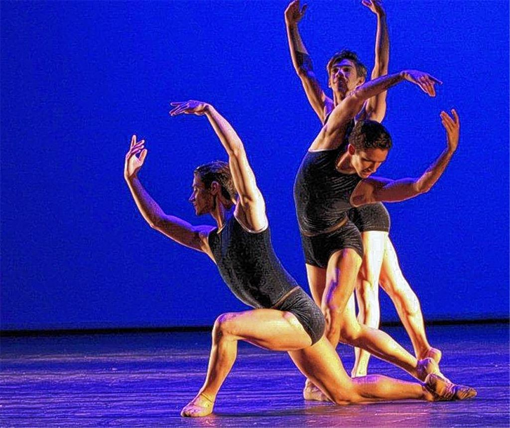 Das Staatsballett Karlsruhe (Bild li.) zeigt „In den Winden im Nichts“. Auch Gauthier Dance Stuttgart trägt zum Programm bei, das einen Querschnitt durch die moderne Tanzszene bietet.