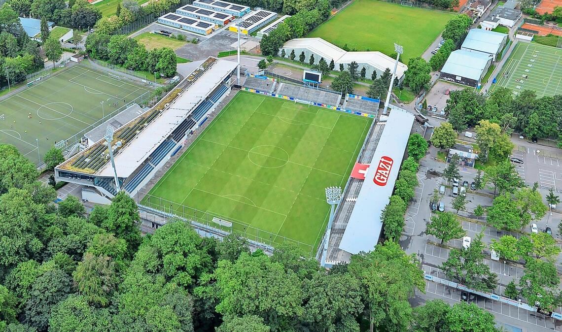 Das Stadion auf der Waldau trägt auch in den nächsten zehn Jahren den Namen eines Sponsors.