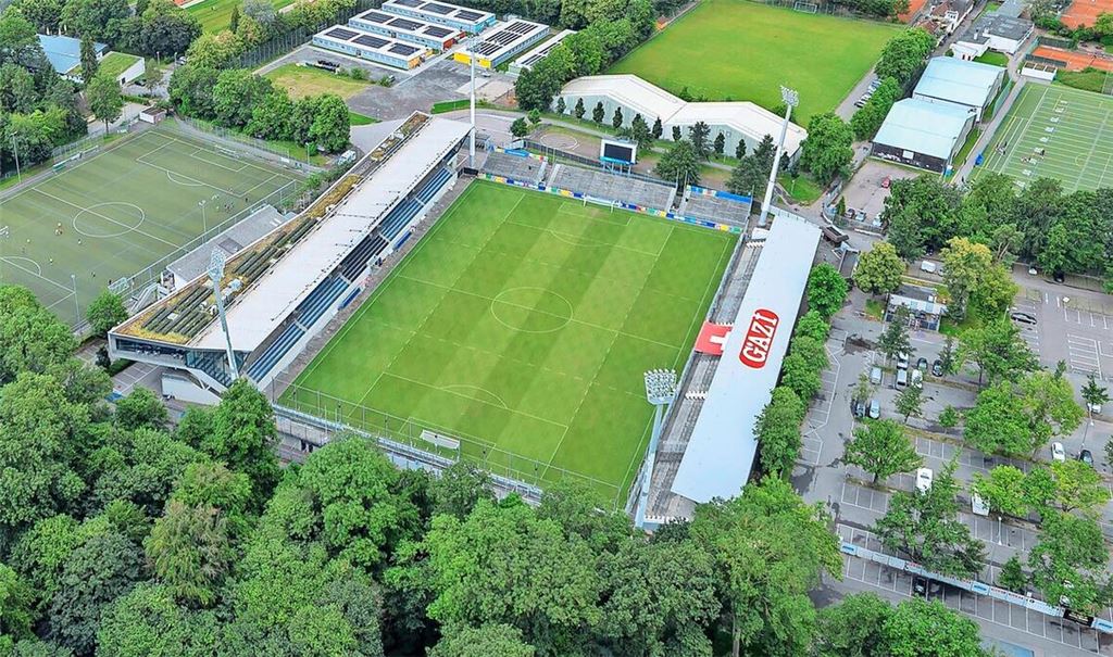 Das Stadion auf der Waldau trägt auch in den nächsten zehn Jahren den Namen eines Sponsors.