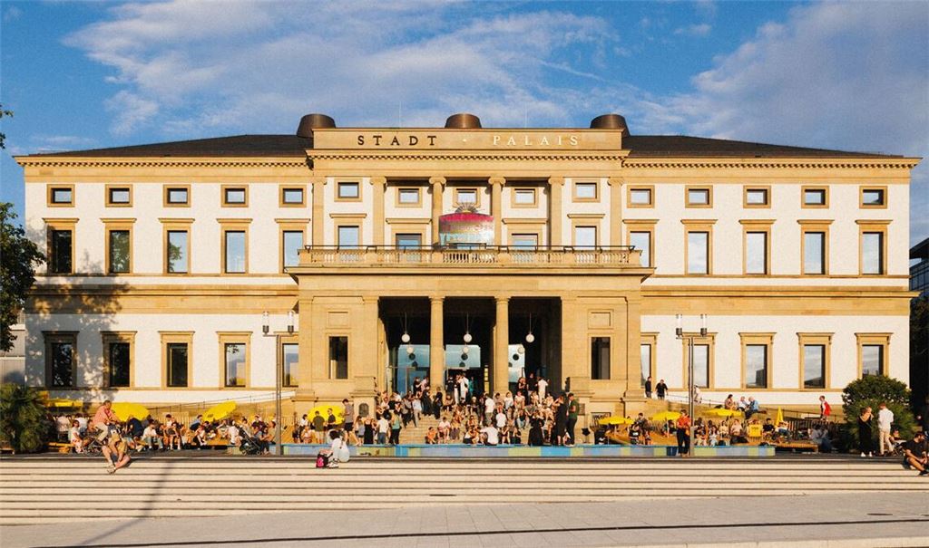 Das Stadtpalais Stuttgart in der Abendsonne