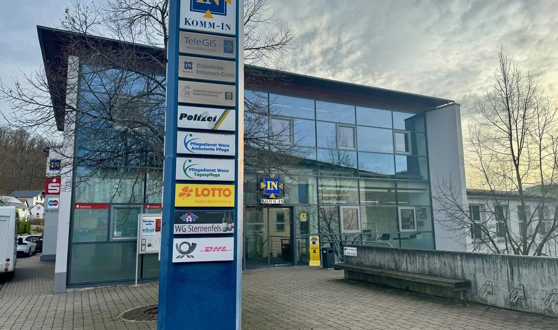 SPD-Fraktion will Komm-IN für Mühlacker Das Sternenfelser Dienstleistungszentrum Komm-IN. Die Einrichtung hat unter anderem das Ziel, in einer Gemeinde im ländlichen Raum „die wohnortnahe Grundversorgung mit Gütern des täglichen Bedarfs und konsumnahen Dienstleistungen zu sichern“. Foto: Goertz