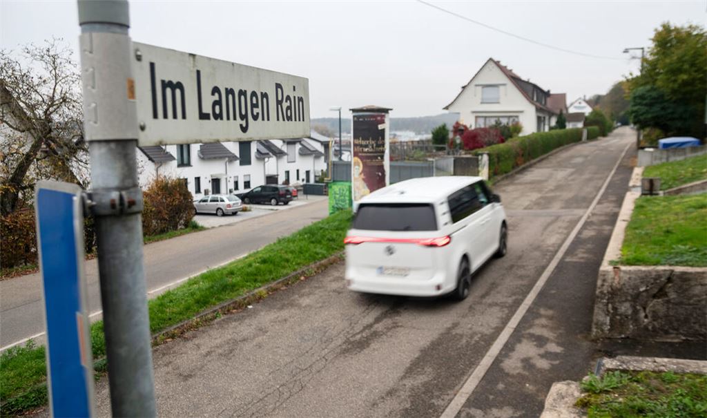 Das Stichsträßchen „Im Langen Rain“, das von der Schillerstraße abzweigt. Foto: Fotomoment